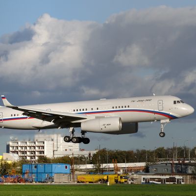 Самолет Ту-204