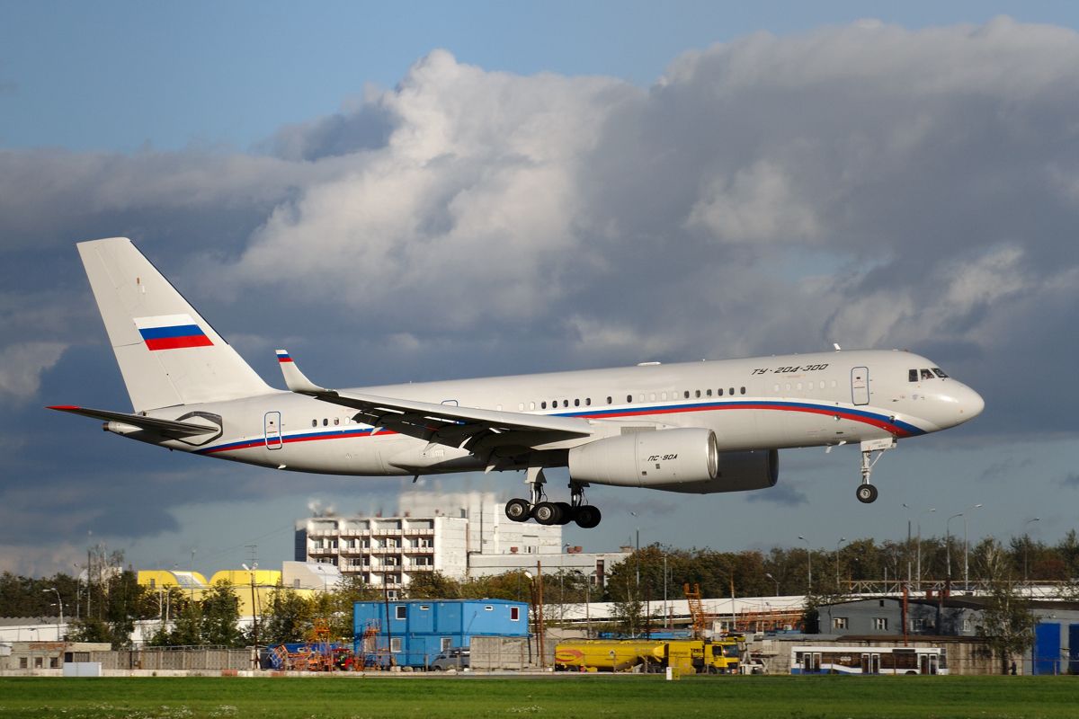 Самолет Ту-204 - 2